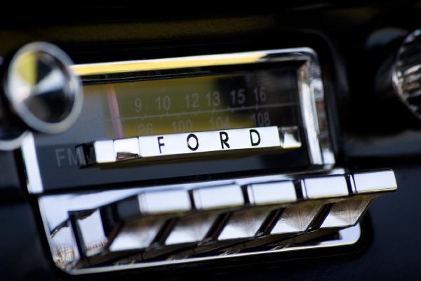 radio-ford-mustang