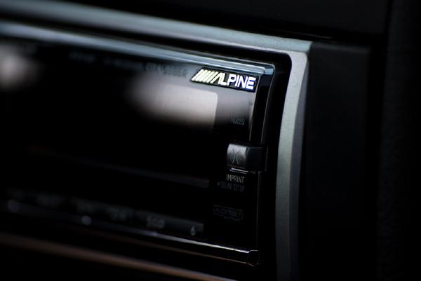 alpine-radio-front